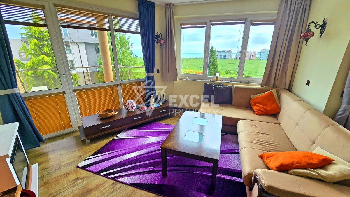Two-bedroom, furnished apartment in a complex in Ravda with sea views