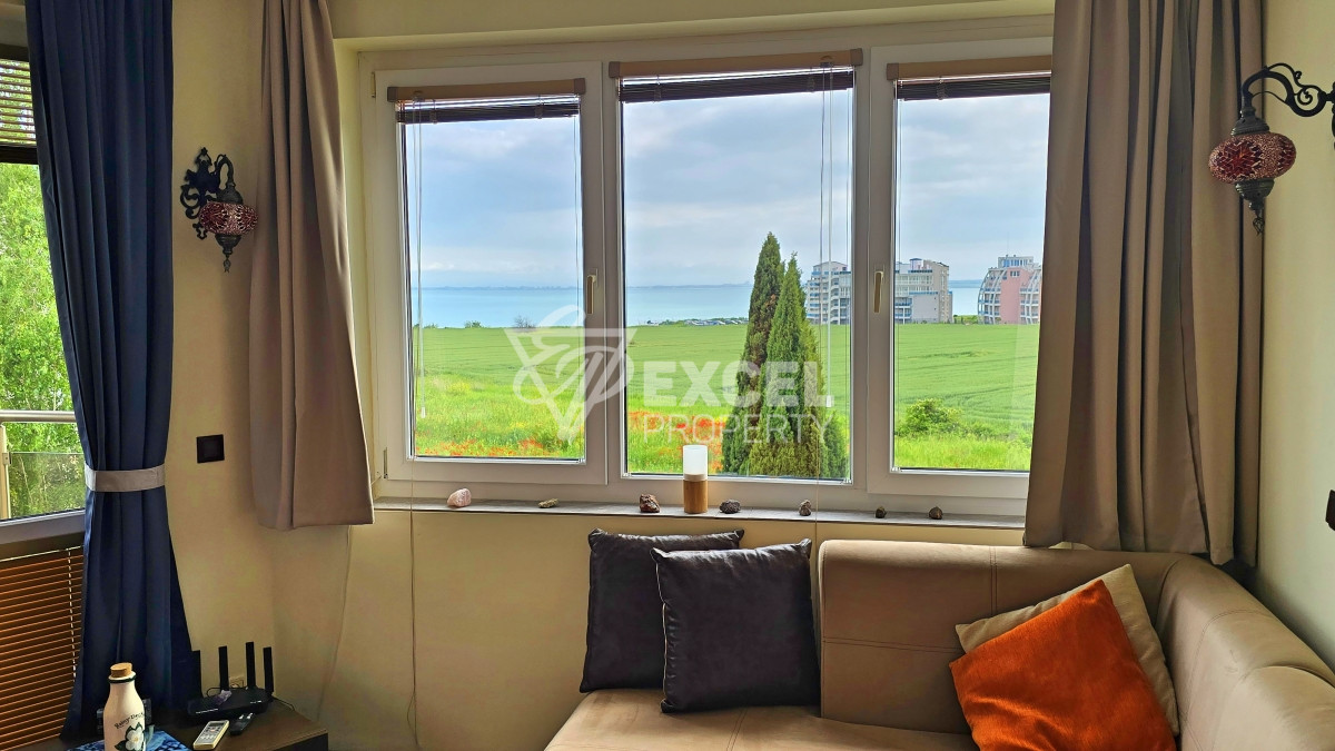 Two-bedroom, furnished apartment in a complex in Ravda with sea views