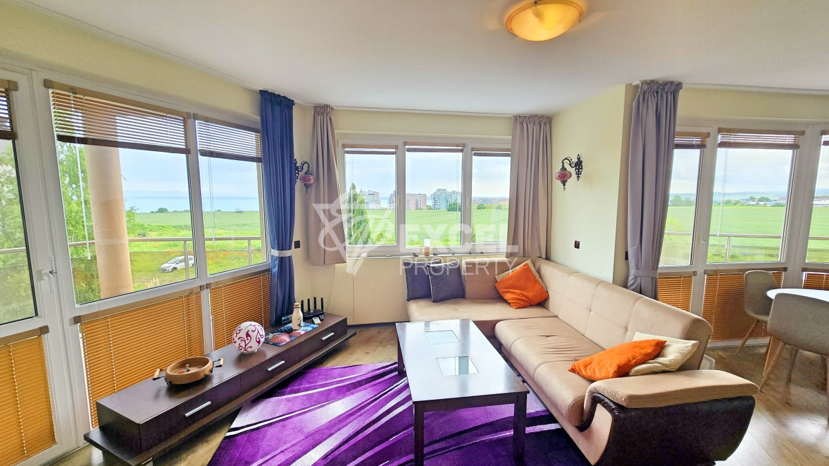Two-bedroom, furnished apartment in a complex in Ravda with sea views