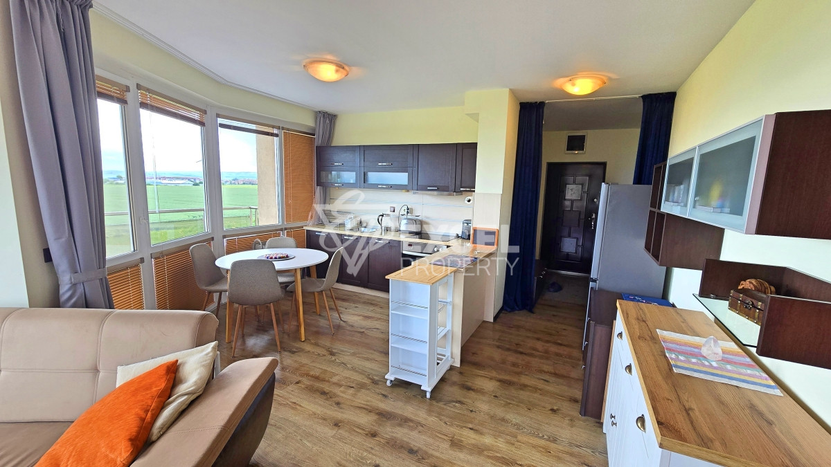 Two-bedroom, furnished apartment in a complex in Ravda with sea views