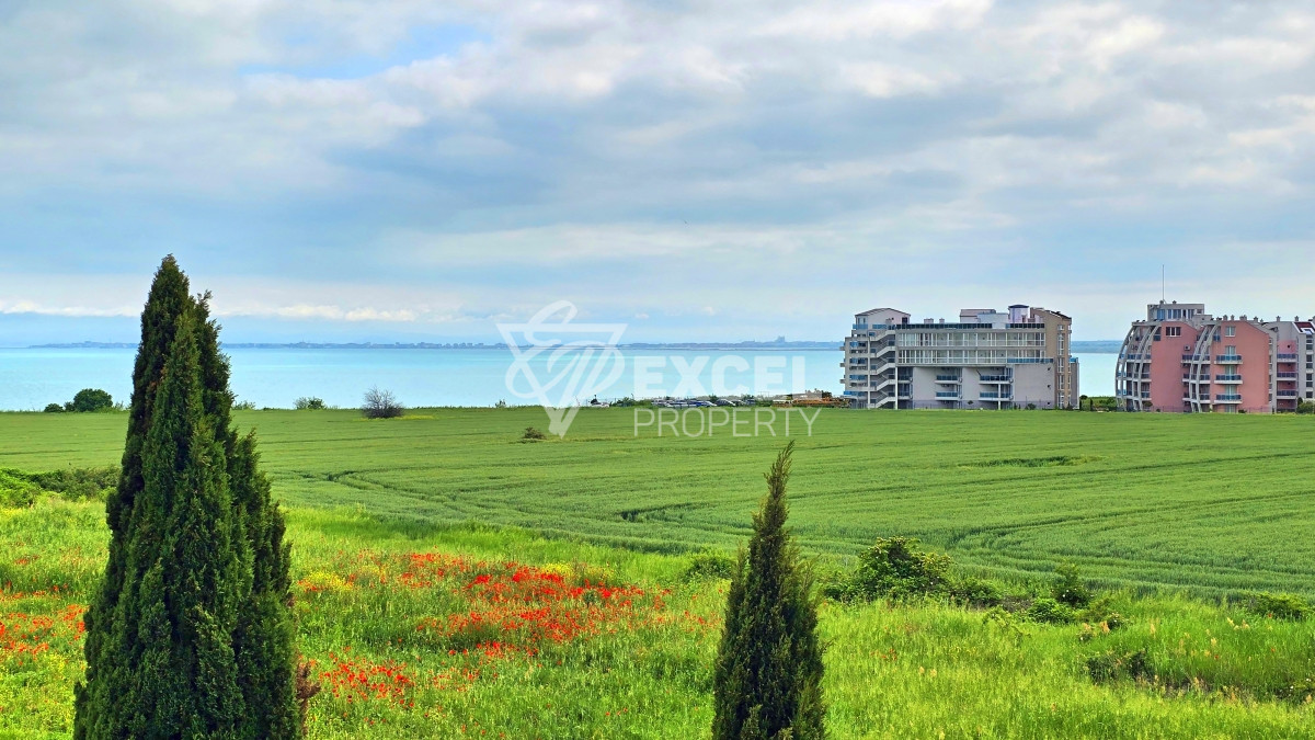 Two-bedroom, furnished apartment in a complex in Ravda with sea views
