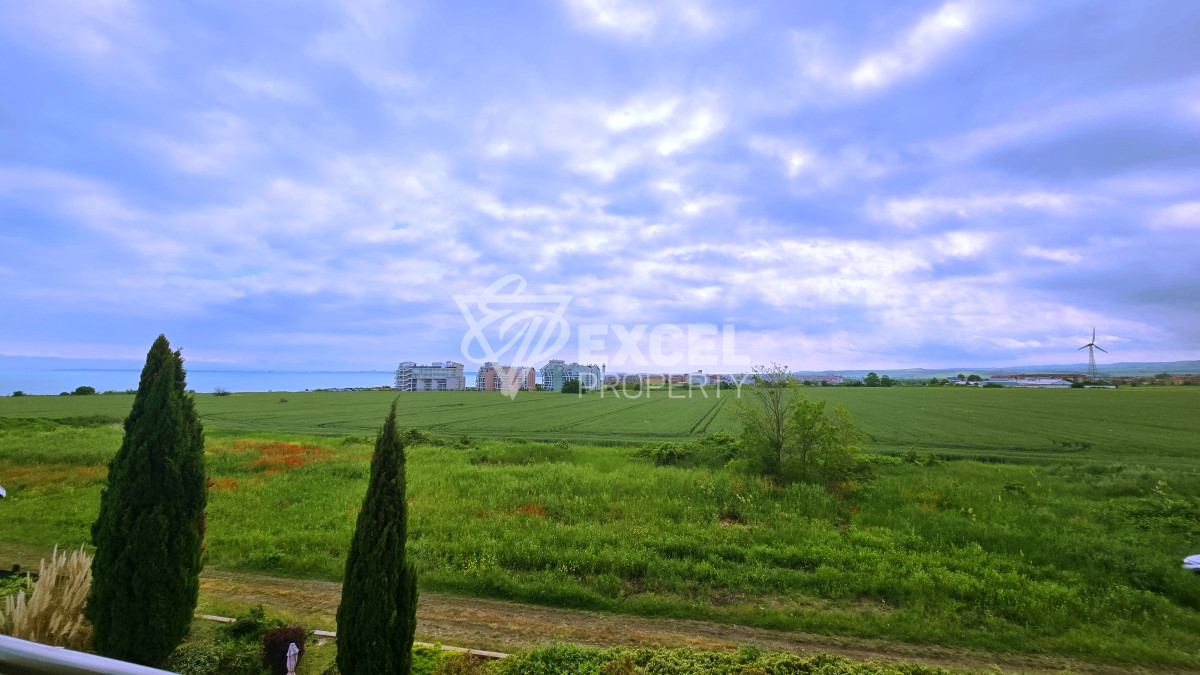 Two-bedroom, furnished apartment in a complex in Ravda with sea views