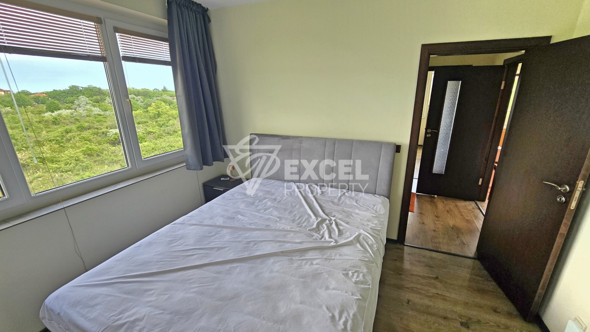 Two-bedroom, furnished apartment in a complex in Ravda with sea views