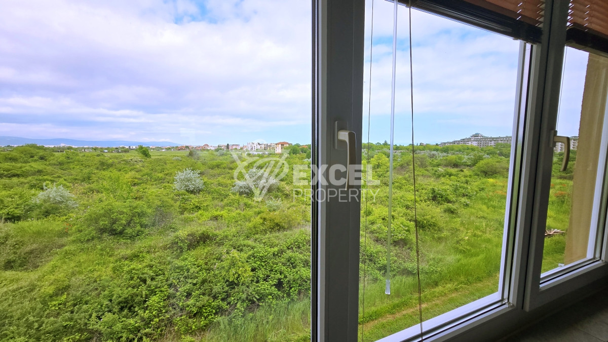 Two-bedroom, furnished apartment in a complex in Ravda with sea views