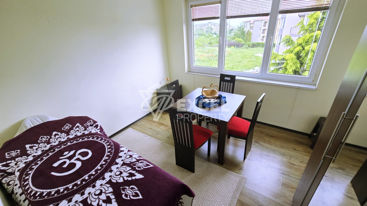 Two-bedroom, furnished apartment in a complex in Ravda with sea views