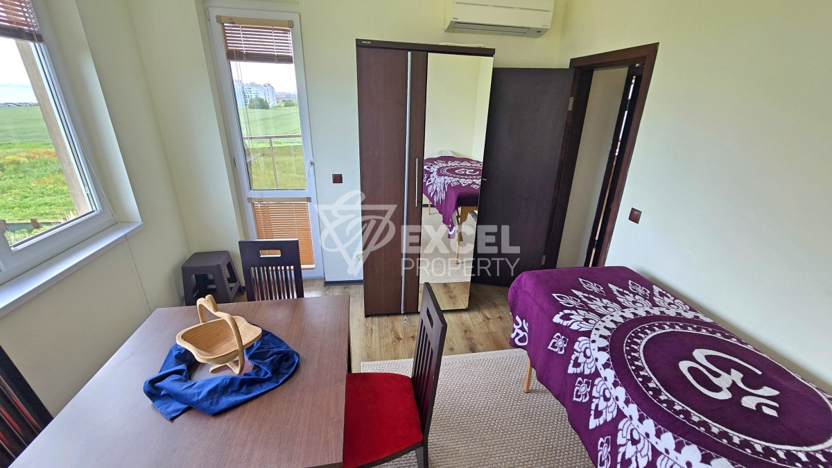 Two-bedroom, furnished apartment in a complex in Ravda with sea views