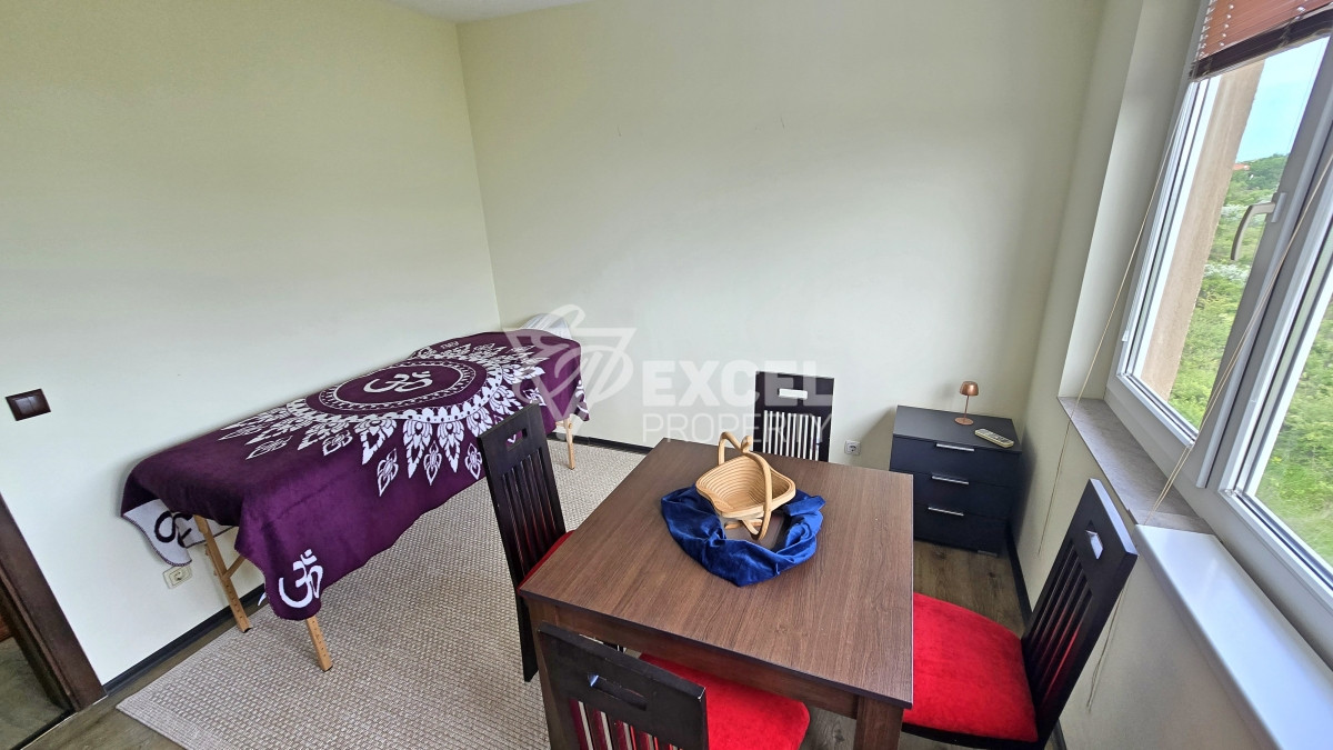 Two-bedroom, furnished apartment in a complex in Ravda with sea views