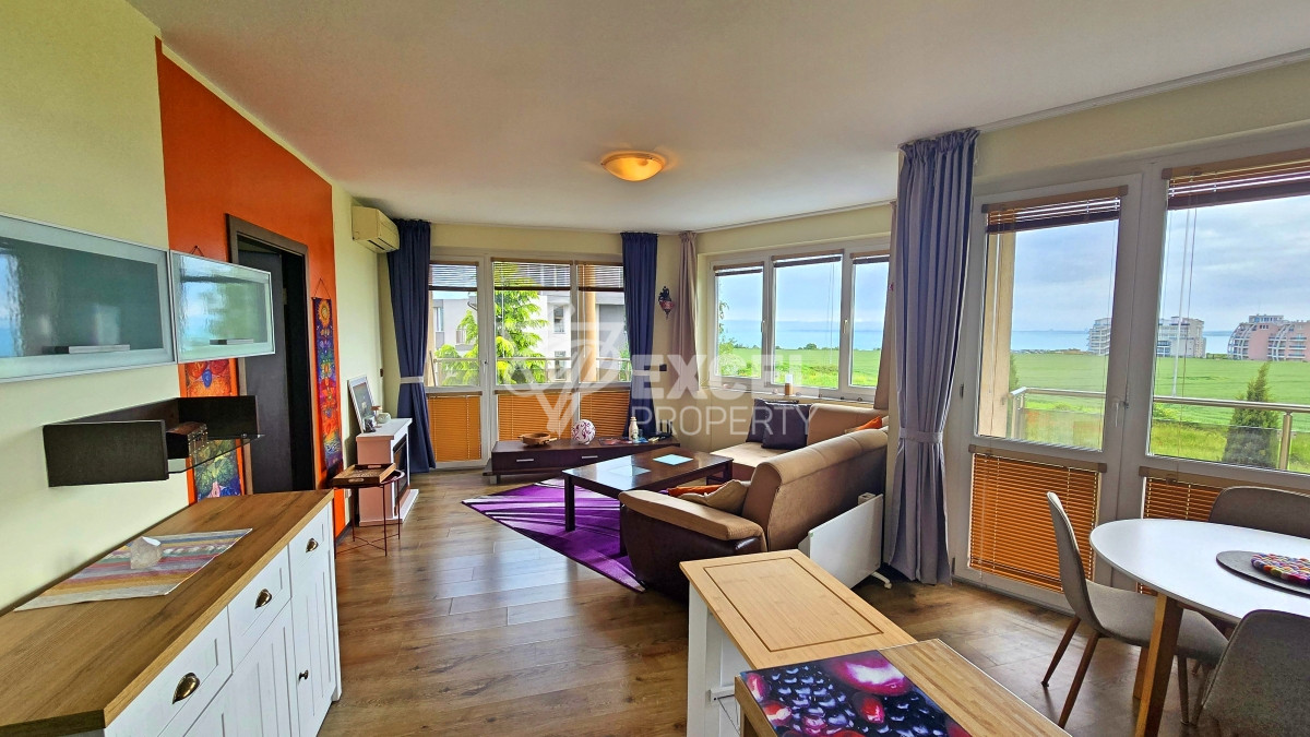 Two-bedroom, furnished apartment in a complex in Ravda with sea views