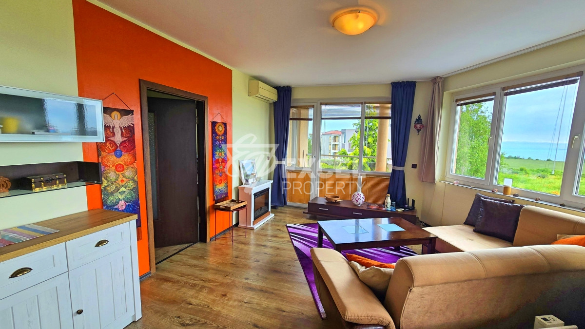 Two-bedroom, furnished apartment in a complex in Ravda with sea views