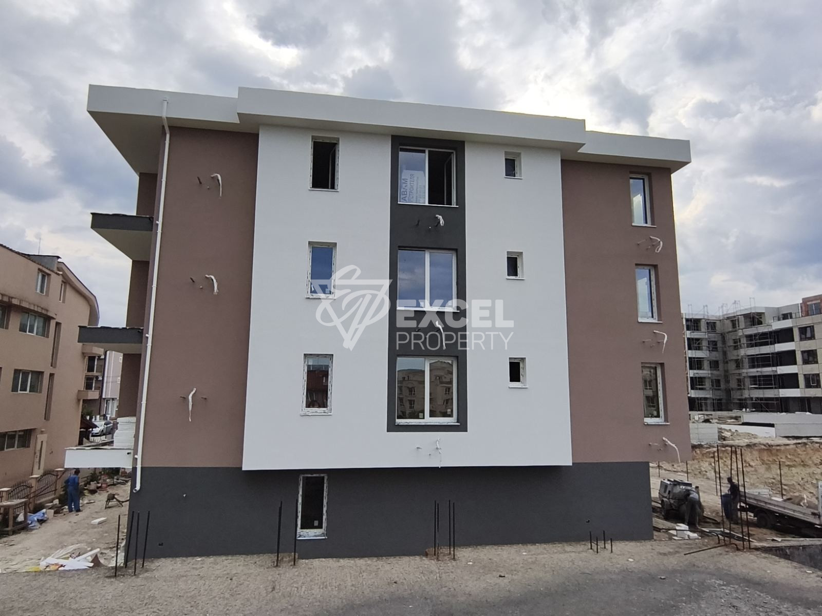 A profitable investment offer in a newly built building in the center of Ravda