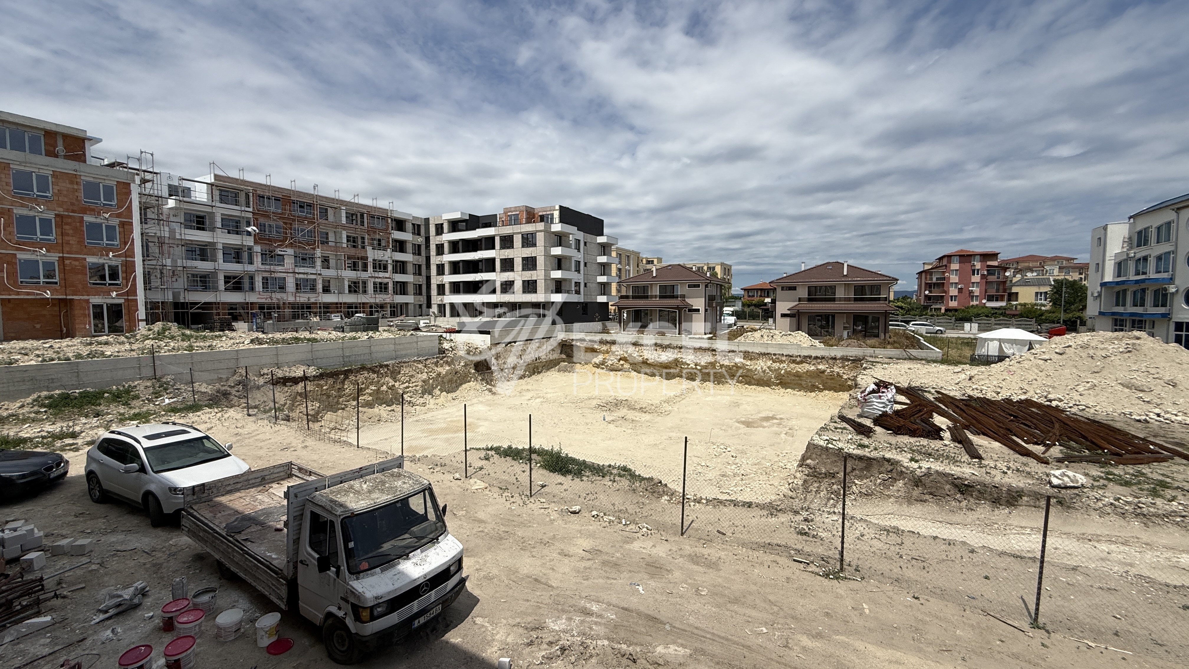 A profitable investment offer in a newly built building in the center of Ravda