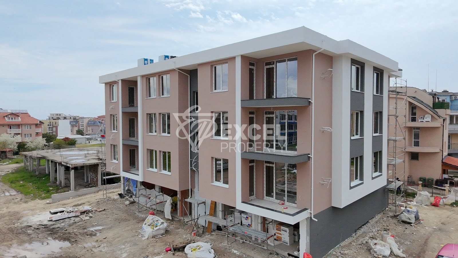 A profitable investment offer in a newly built building in the center of Ravda
