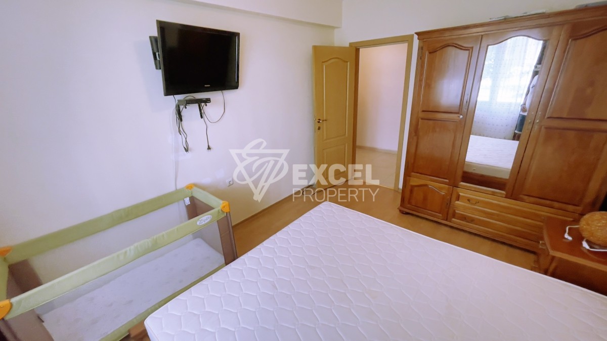 Two bedroom apartment in Saint Vlas on the ground floor meters from the beach.