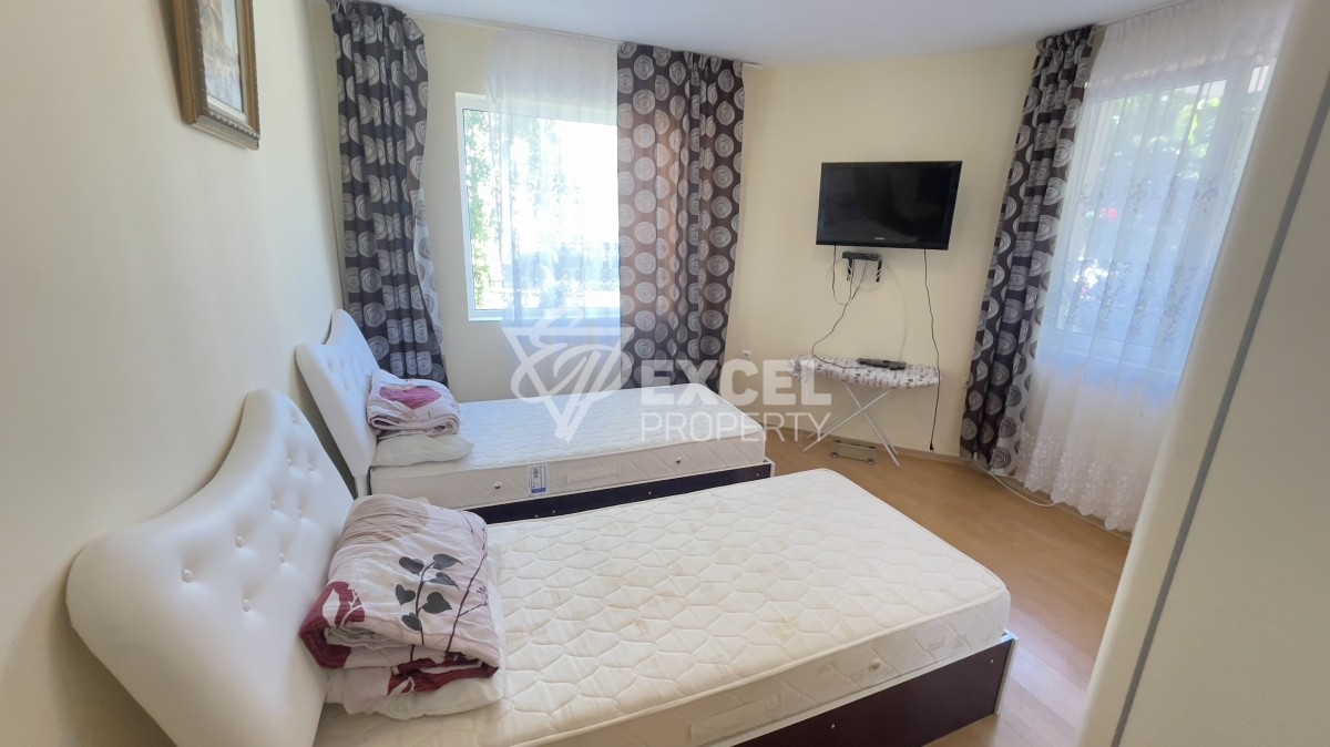 Two bedroom apartment in Saint Vlas on the ground floor meters from the beach.