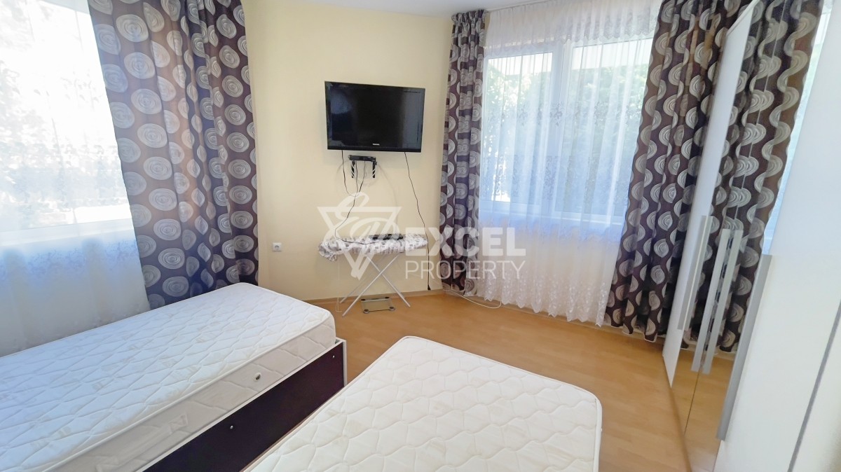 Two bedroom apartment in Saint Vlas on the ground floor meters from the beach.