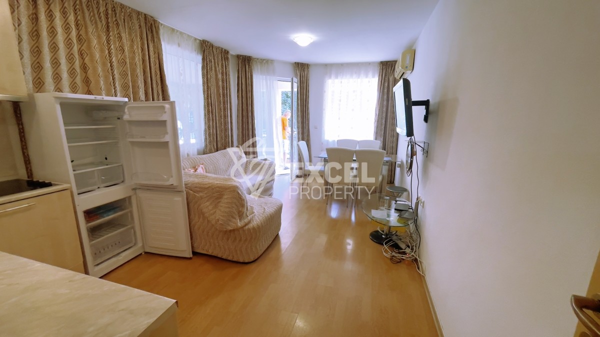 Two bedroom apartment in Saint Vlas on the ground floor meters from the beach.