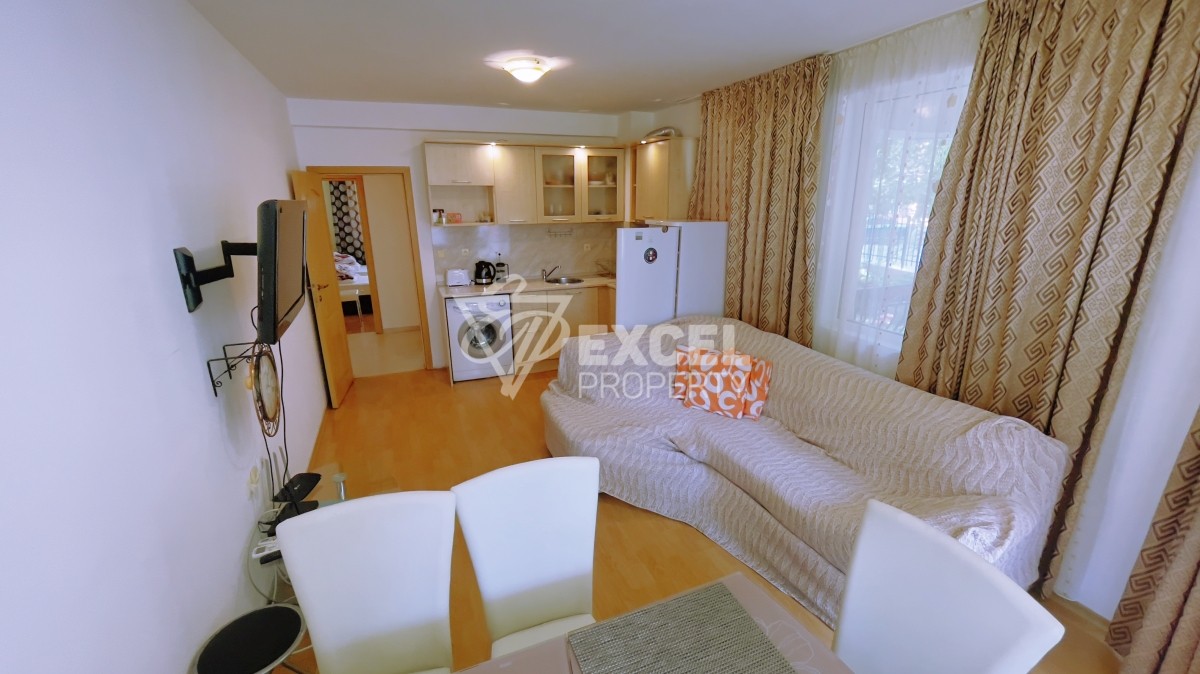 Two bedroom apartment in Saint Vlas on the ground floor meters from the beach.