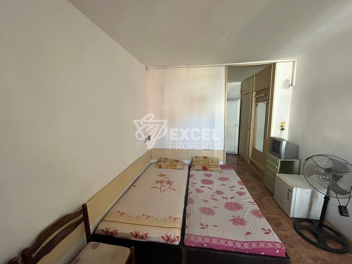 Studio, no maintenance fee!