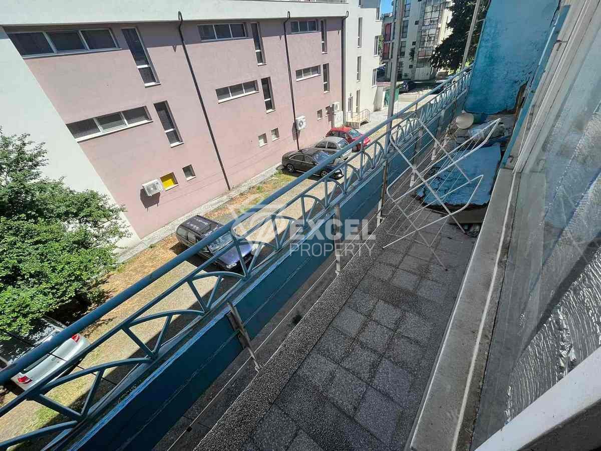 Studio, no maintenance fee!