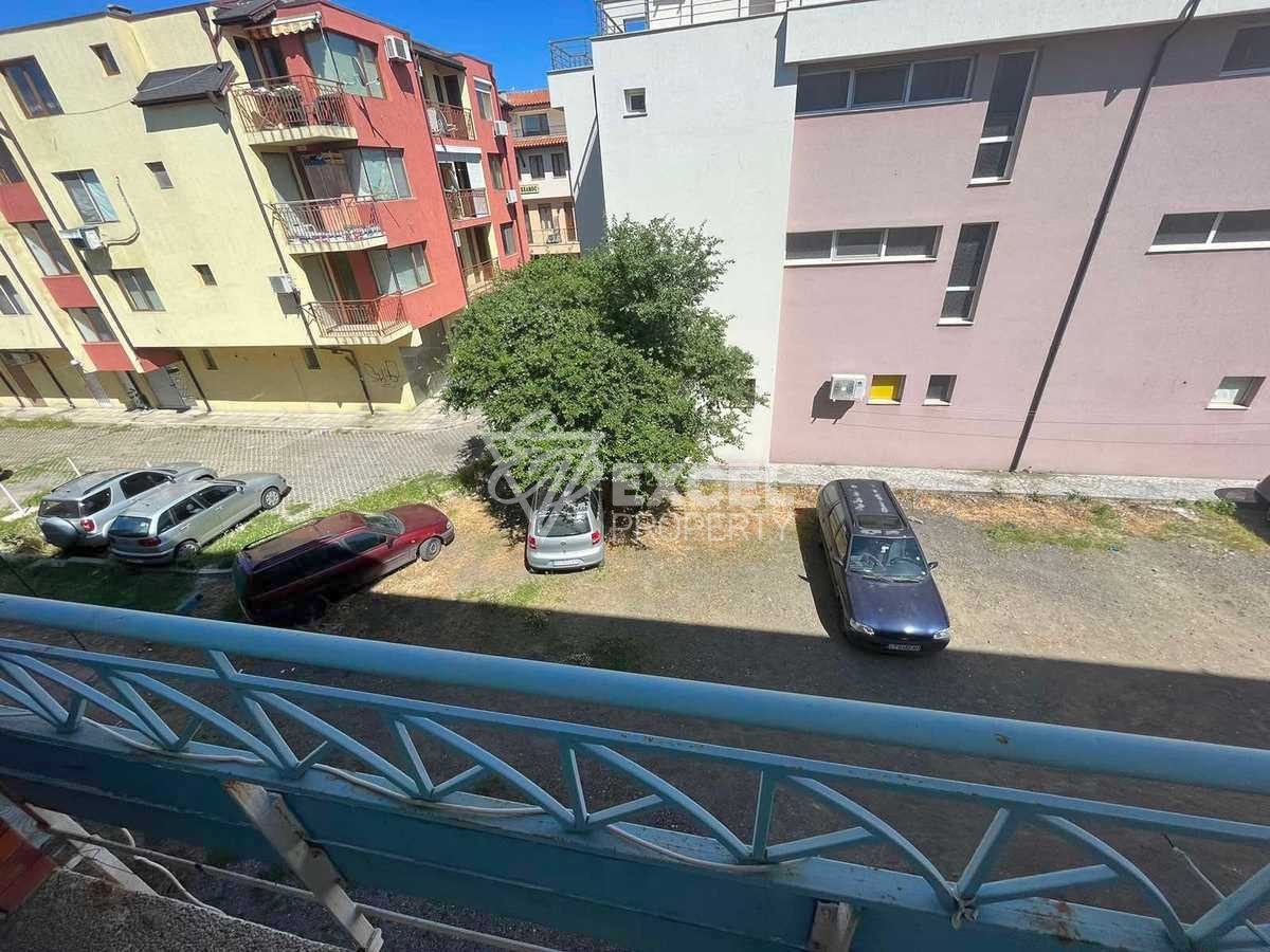 Studio, no maintenance fee!