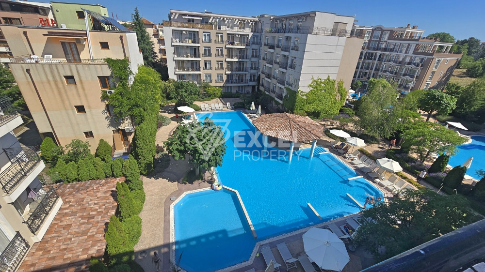 Apartment with two bathrooms and pool view in the elegant Dawn Park complex