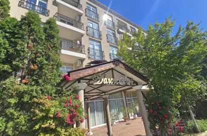Apartment with two bathrooms and pool view in the elegant Dawn Park complex