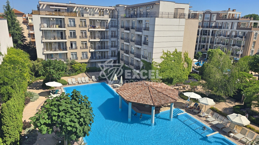 Apartment with two bathrooms and pool view in the elegant Dawn Park complex