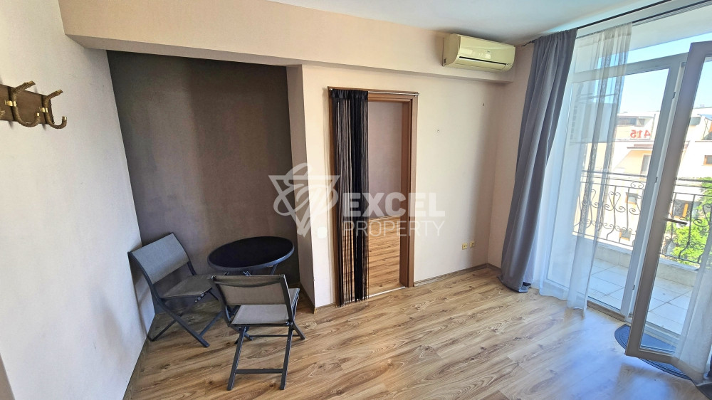 Apartment with two bathrooms and pool view in the elegant Dawn Park complex