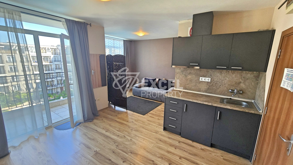 Apartment with two bathrooms and pool view in the elegant Dawn Park complex