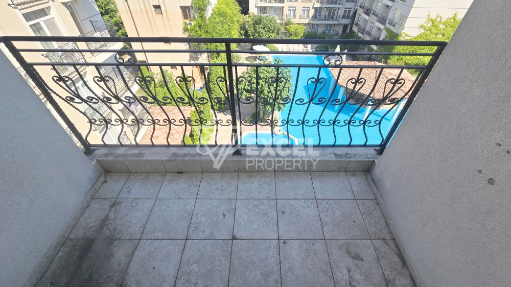 Apartment with two bathrooms and pool view in the elegant Dawn Park complex