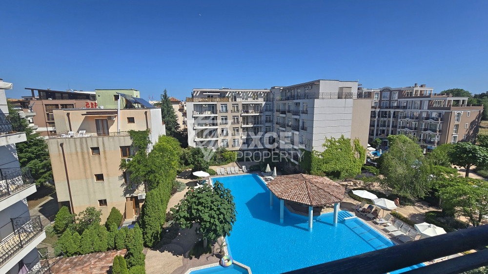 Apartment with two bathrooms and pool view in the elegant Dawn Park complex