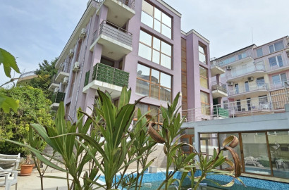 Тристаен обзаведен апартамент в Свети Влас близо до плажа