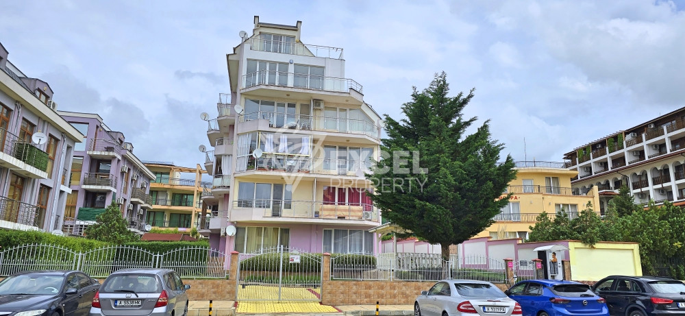 Two bedroom apartment with a parking space in Sveti Vlas only 400 m from the sea