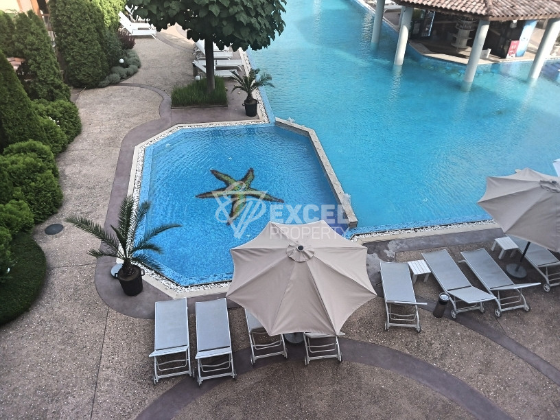 One-bedroom property with pool view-Down Park complex