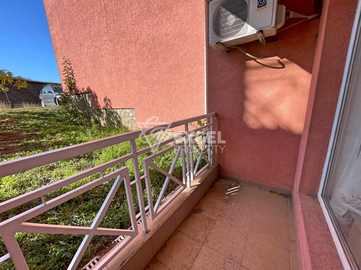 Studio with furniture and terrace in Sunny Day 6