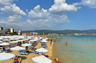 Golden Years on the Black Sea Coast: Why Sunny Beach and Sveti Vlas are the Perfect Choice for Retirement