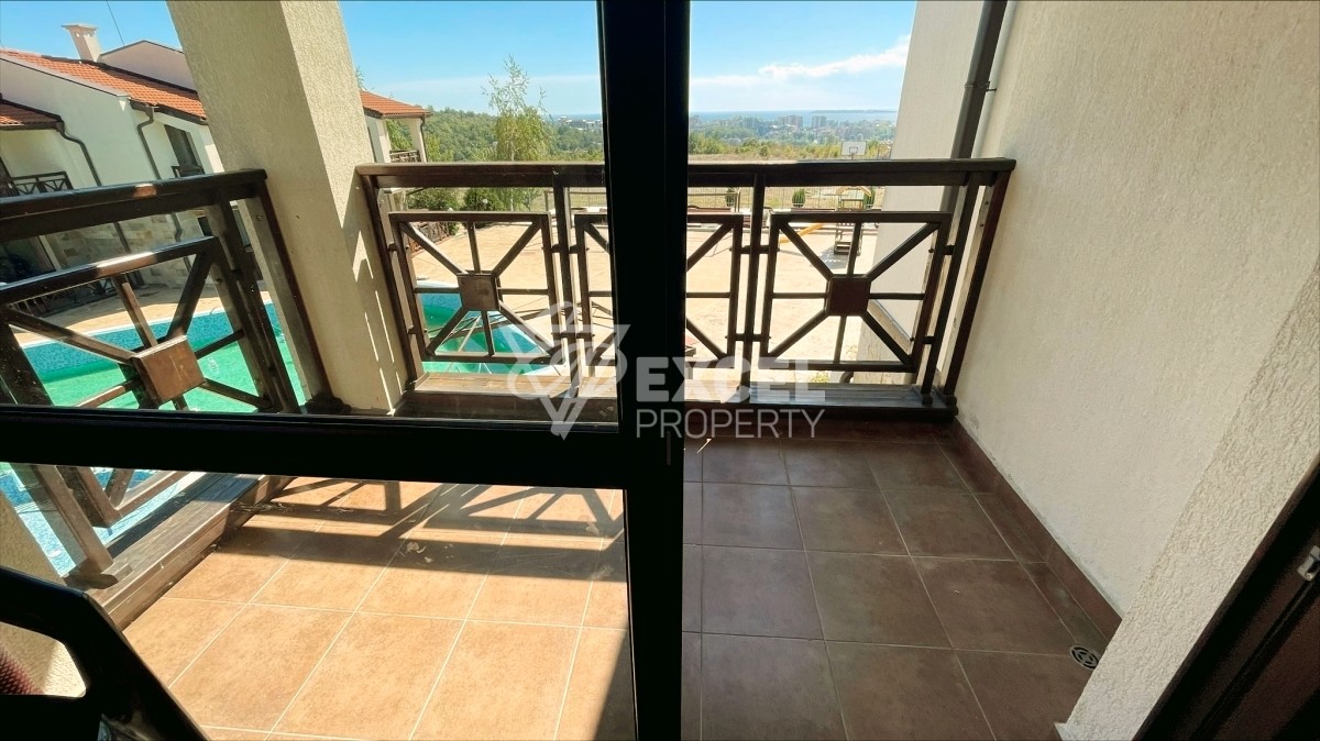 House with a view of the sea and the Kosharitsa pool